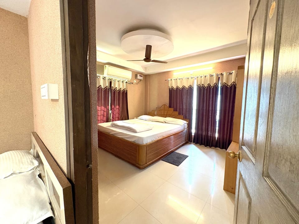 Royal Room, City View | Soundproofing, free WiFi, bed sheets