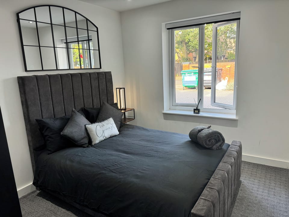 Luxury Flat in Uxbridge Apartment in Uxbridge