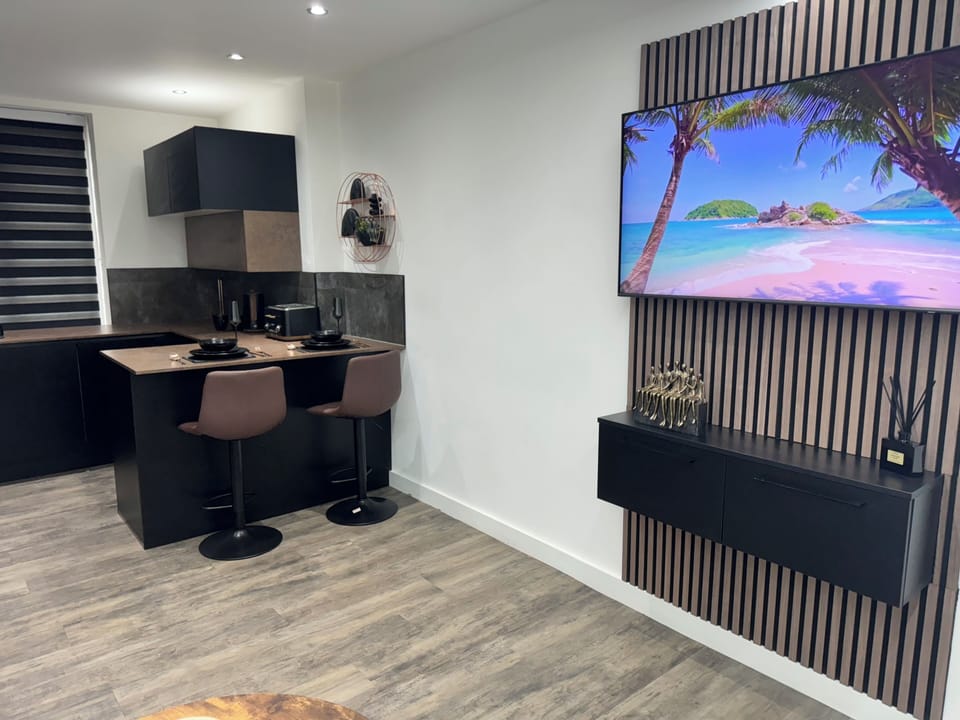 Apartment, 2 Bedrooms | Room amenity