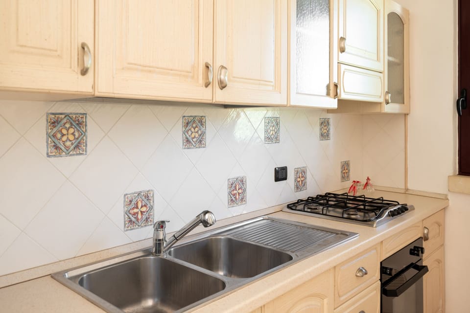 Family Apartment, Garden View | Private kitchen | Fridge