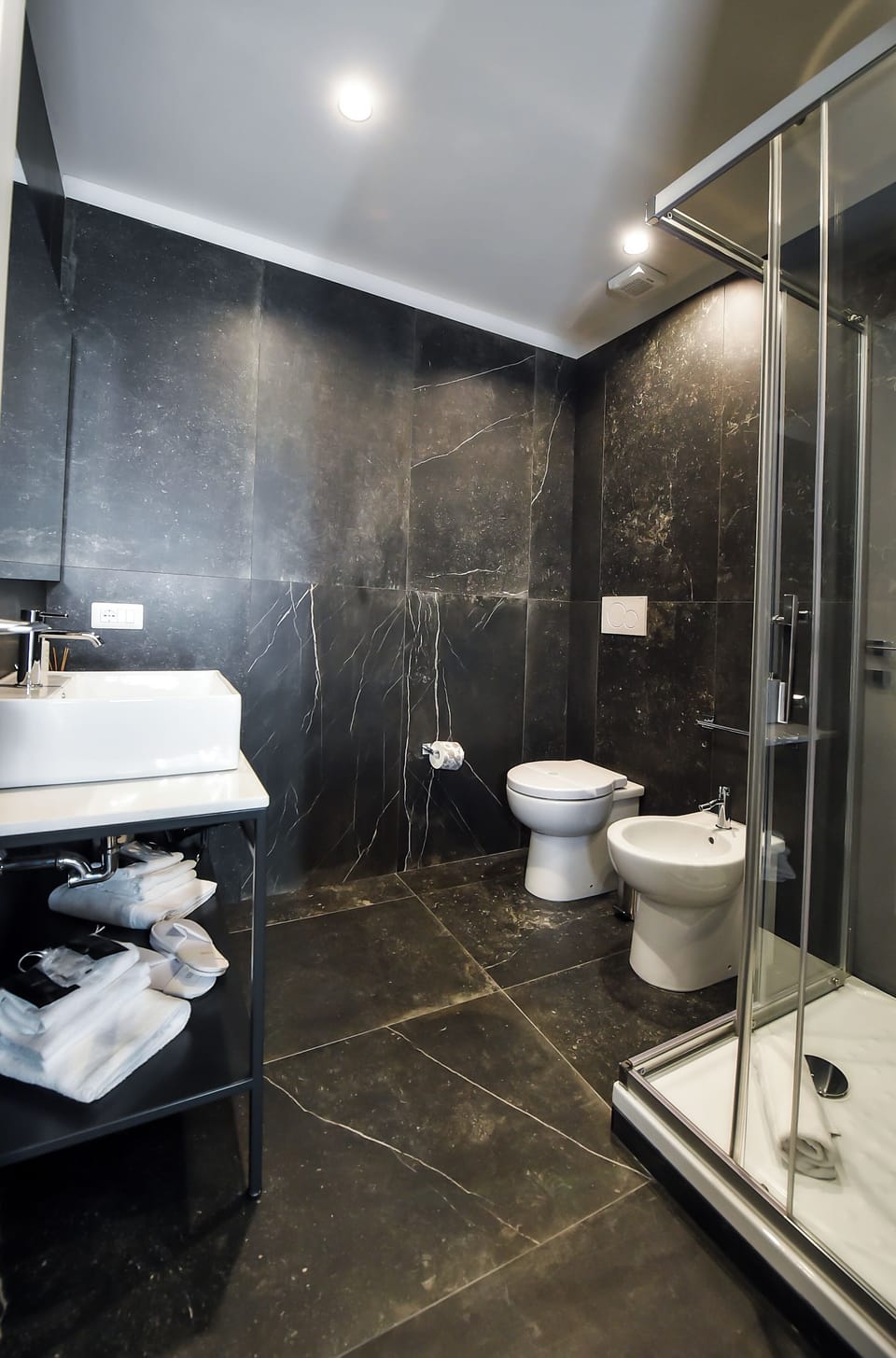 Deluxe Double or Twin Room | Bathroom | Shower, hair dryer, bathrobes, slippers