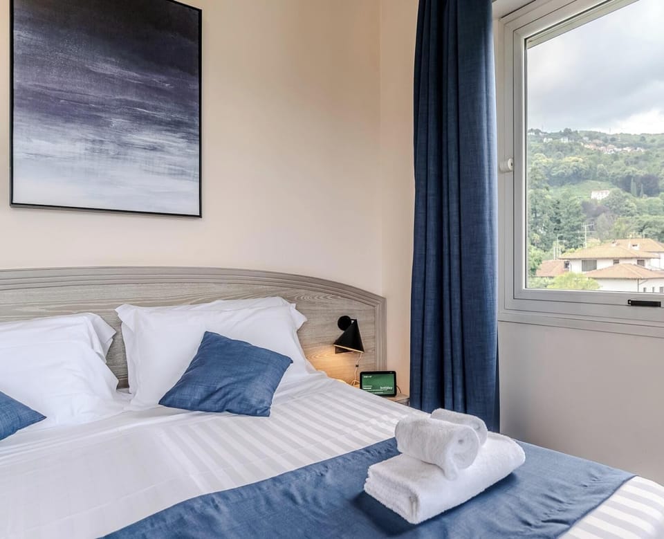 Classic Double Room, Balcony | Minibar, in-room safe, desk, cribs (surcharge)