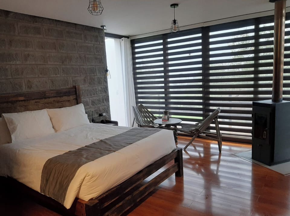 Luxury Room, Garden View | Minibar, WiFi (free), bed sheets