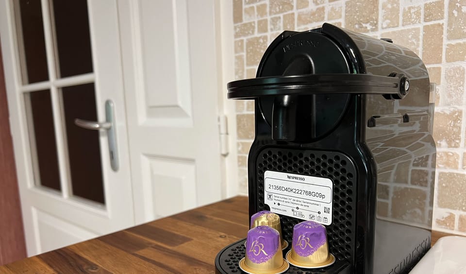 Deluxe Apartment, Garden View | Coffee and/or coffee maker