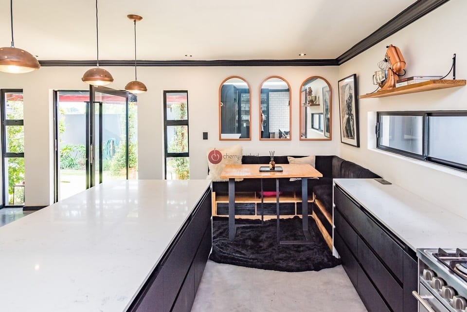 Full-size fridge, microwave, oven, dishwasher