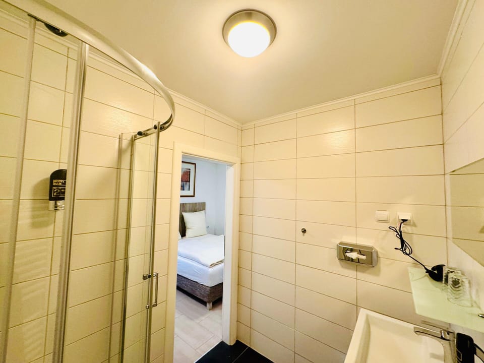 Comfort Single Room | Individually decorated, individually furnished, desk, laptop workspace
