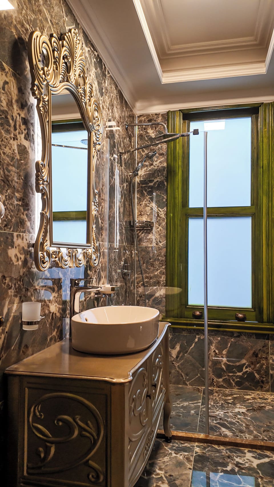 Junior Twin Room | Bathroom | Shower, free toiletries, hair dryer, bathrobes