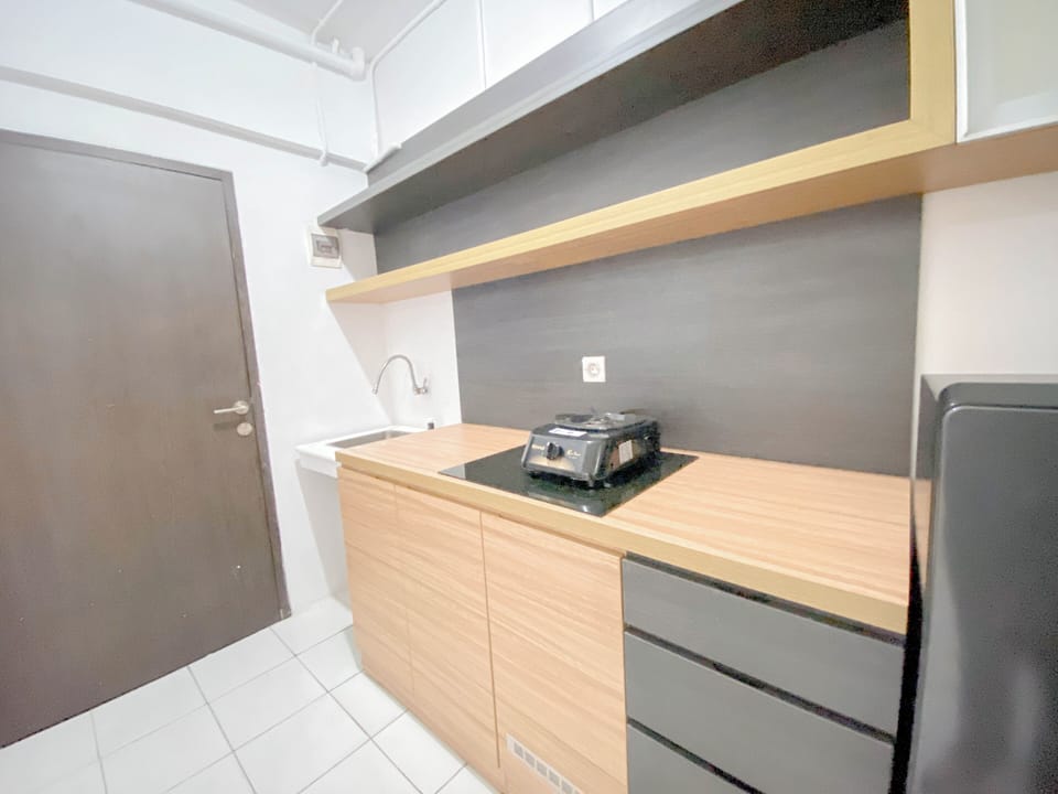 Studio | Private kitchen | Full-size fridge, stovetop, rice cooker, dining tables