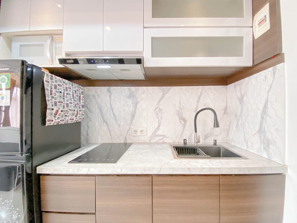 Apartment | Private kitchen | Full-size fridge, microwave, stovetop, rice cooker