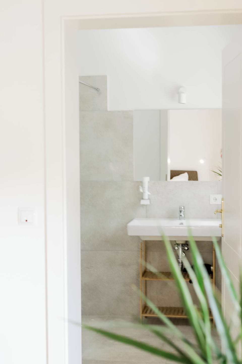 Comfort Double Room, Courtyard View | Bathroom | Hair dryer, towels, shampoo, toilet paper