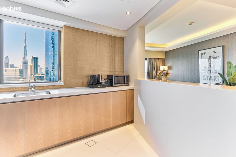 Luxury Apartment, 3 Bedrooms, City View | Private kitchen | Full-size fridge, microwave, oven, stovetop