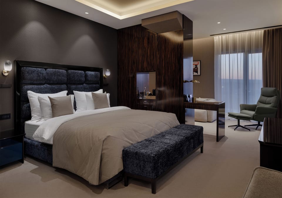 Prestige room | Frette Italian sheets, premium bedding, down comforters