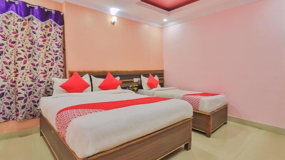 Desk, laptop workspace, free WiFi, bed sheets