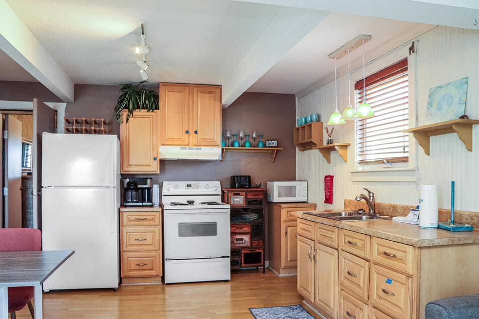 House, Multiple Beds (Sea Hook) | Private kitchen | Oven
