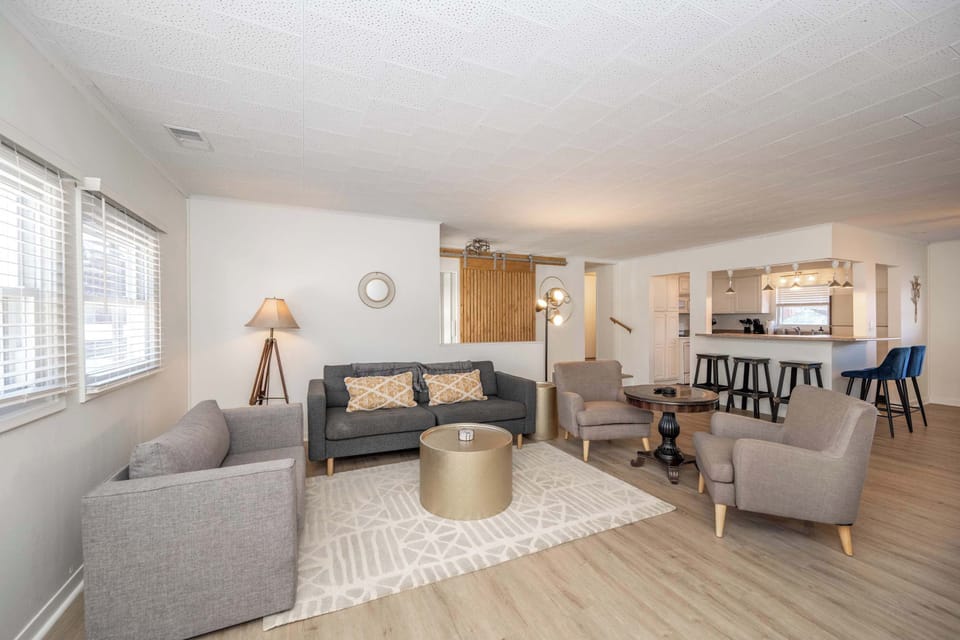 Apartment, Multiple Beds, Kitchen (Grand Elm Suite 2) | Living area | 42-inch flat-screen TV with digital channels