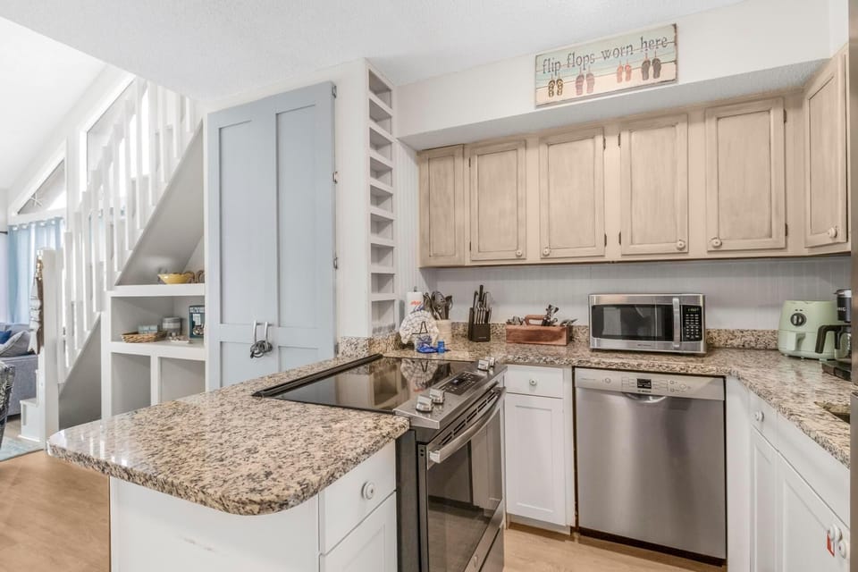 Condo, Multiple Beds (The Village 15D) | Private kitchen | Oven