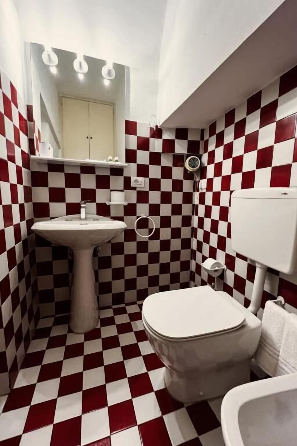 Family Studio Suite | Bathroom | Bidet