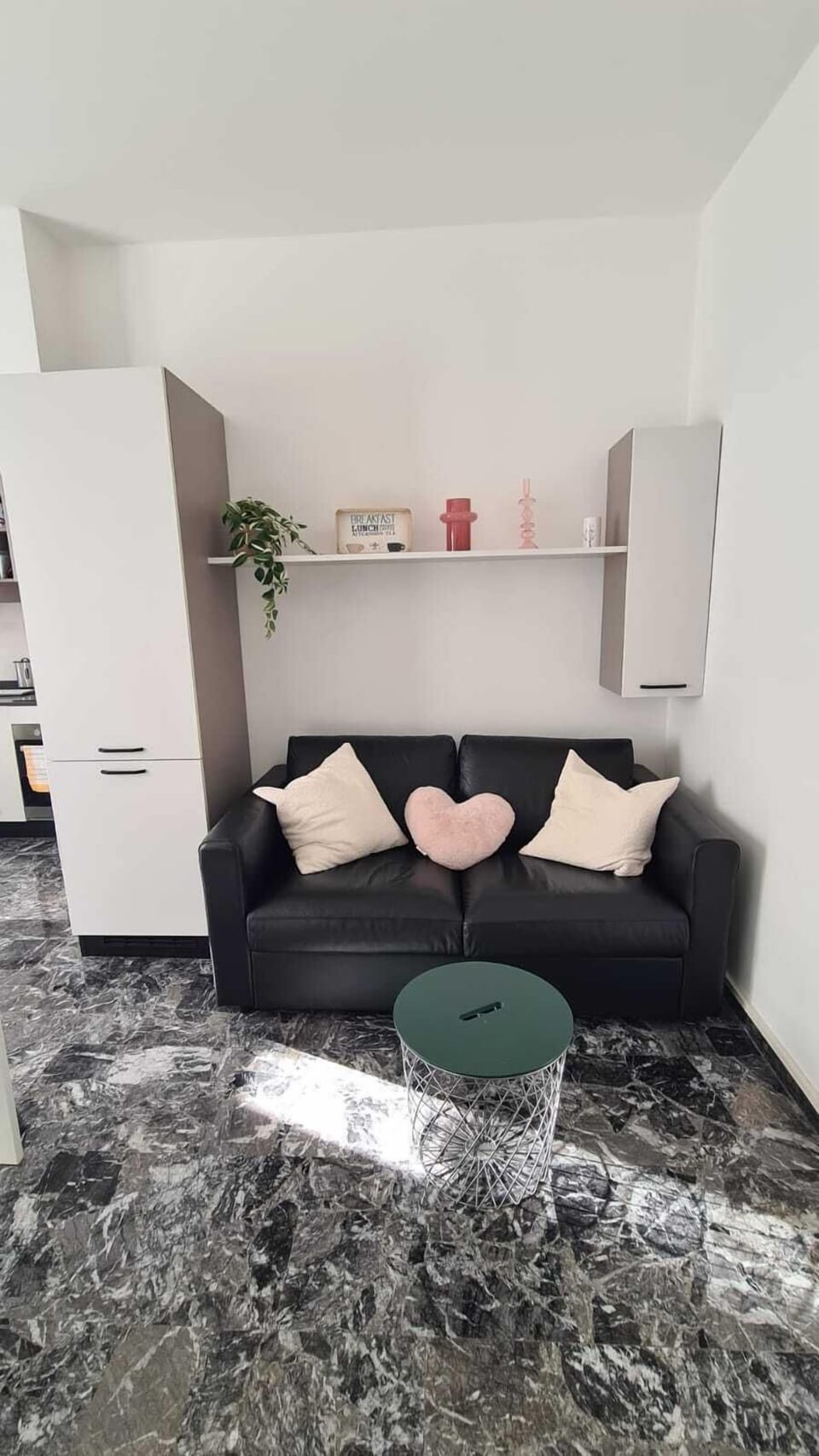 Apartment, 1 Double Bed, Non Smoking | Living area | Flat-screen TV