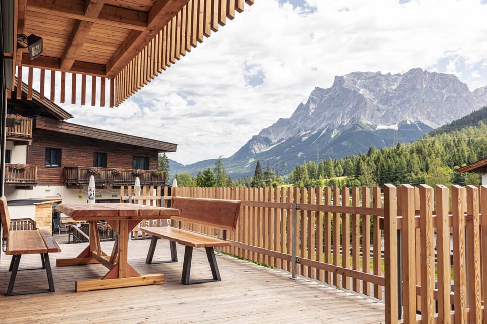 House | Outdoor dining
