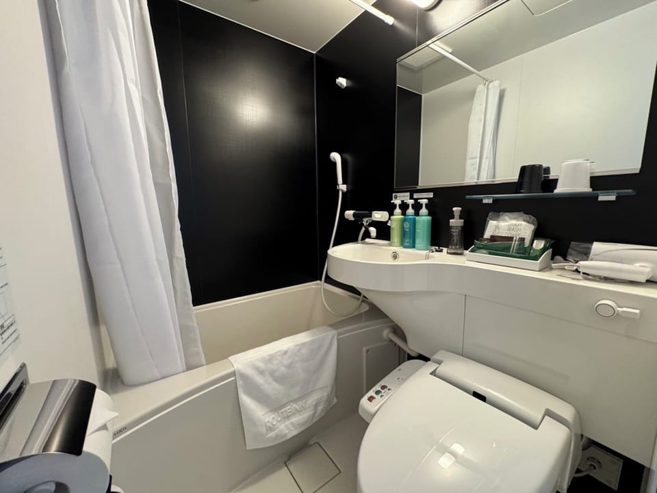 Combined shower/tub, hair dryer, slippers, towels