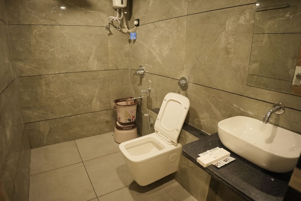 Premium Double Room | Bathroom | Shower, free toiletries, towels, soap
