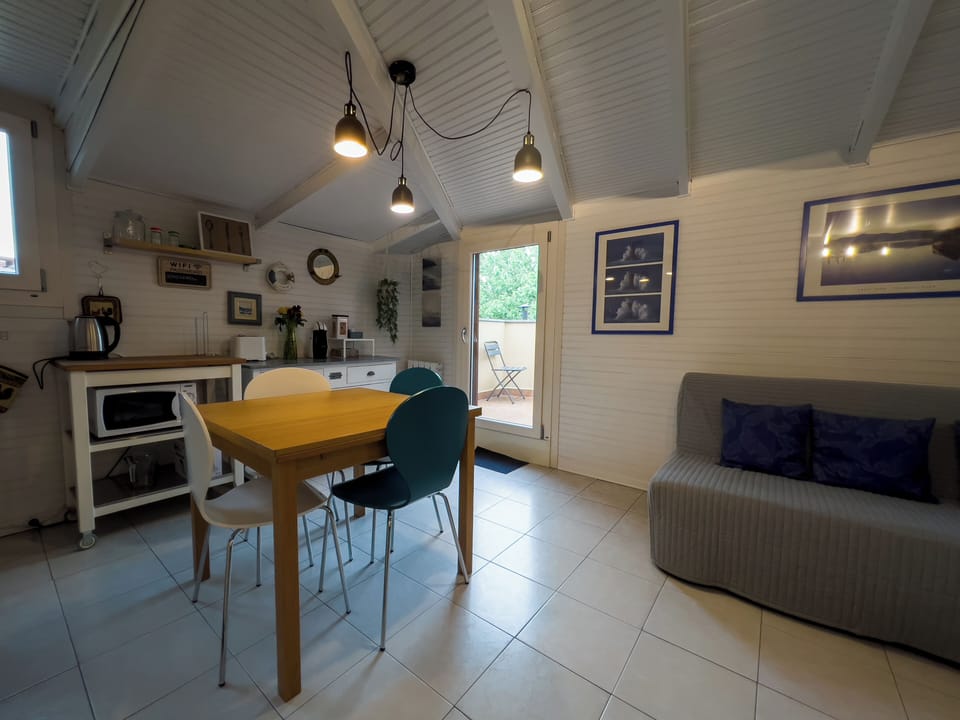 Apartment, Balcony | Private kitchen | Electric kettle, toaster