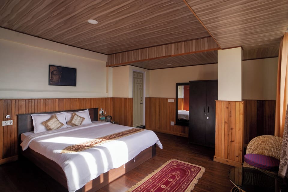 Suite Room Mountain View | Desk, soundproofing, free WiFi