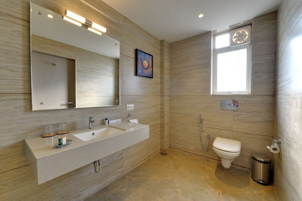 Executive Room, City View | Bathroom | Bathrobes, slippers, towels, soap