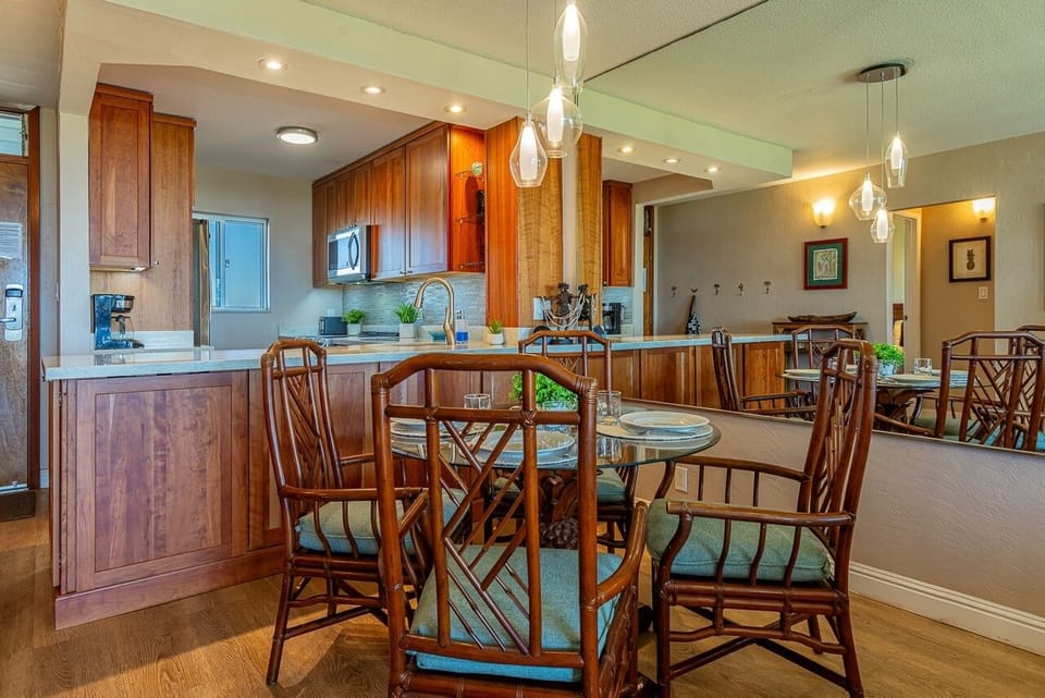 Condo, 2 Bedrooms | Dining