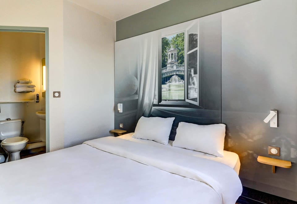 Premium bedding, individually furnished, desk, soundproofing