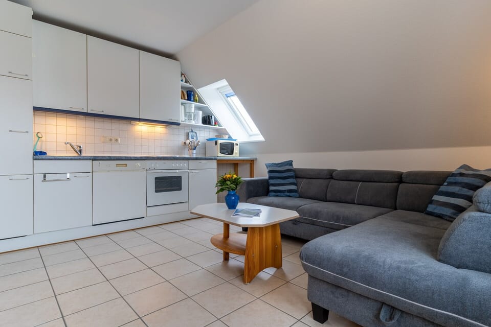 Apartment | Private kitchen | Electric kettle, toaster, cookware/dishes/utensils