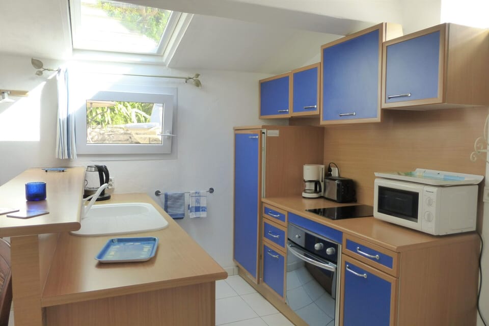 House | Private kitchen | Electric kettle, toaster