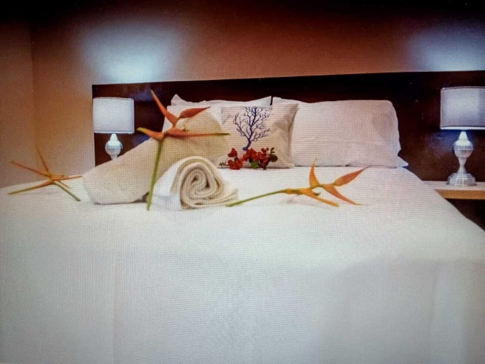 Deluxe Room, 1 Queen Bed, Patio, Pool View | In-room safe, laptop workspace, free WiFi