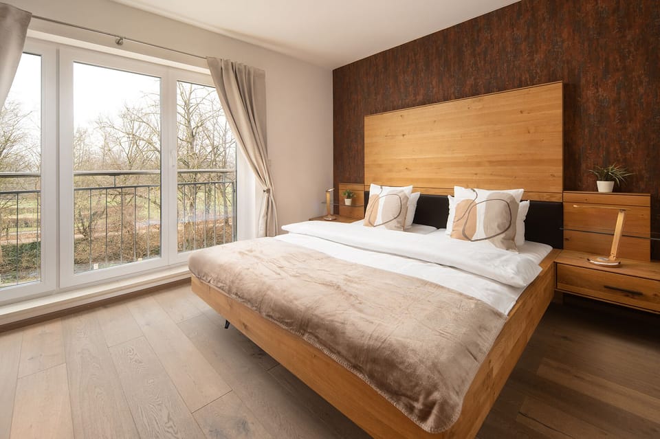 Luxury Studio, Garden View | Premium bedding, desk, laptop workspace, soundproofing