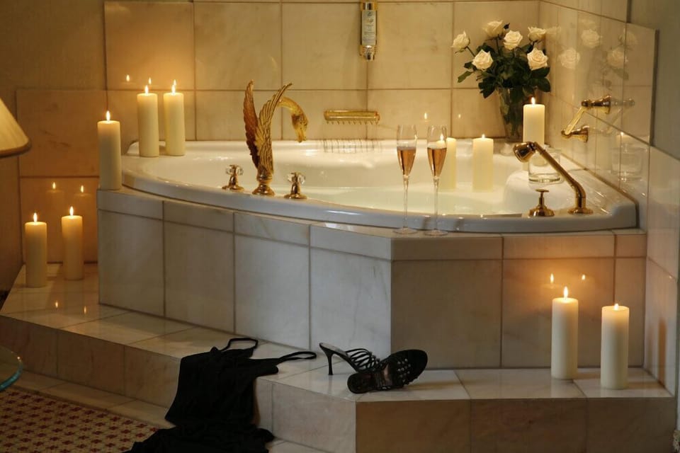 Suite | Bathroom | Eco-friendly toiletries, hair dryer, slippers, towels