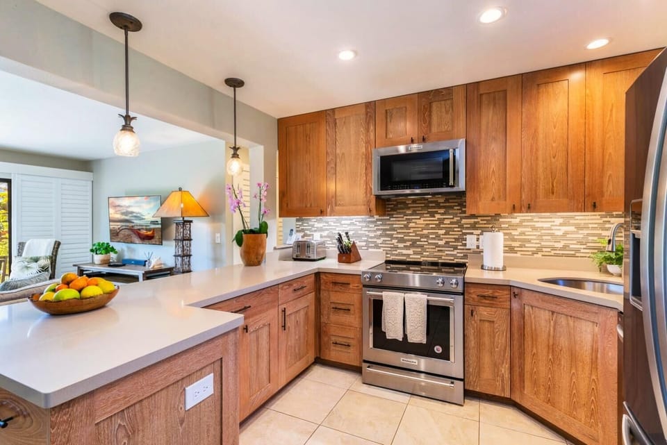 Condo, Multiple Beds, Hot Tub, Garden View | Private kitchen | Fridge, microwave, oven, stovetop