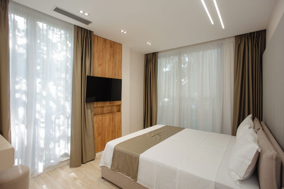 Double Room, City View | Laptop workspace, free cribs/infant beds, free WiFi