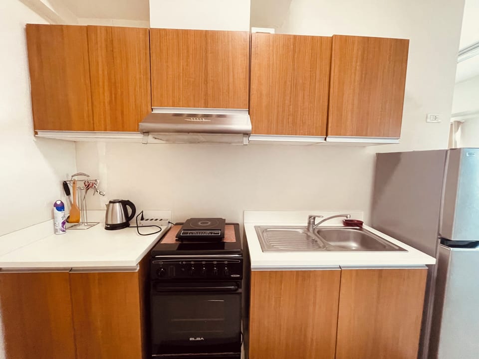 Family Condo, City View | Private kitchen