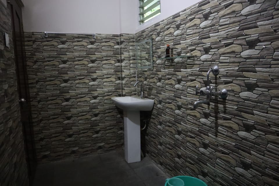 Deluxe Double Room, Balcony, Mountain View | Bathroom | Shower, free toiletries, slippers, bidet