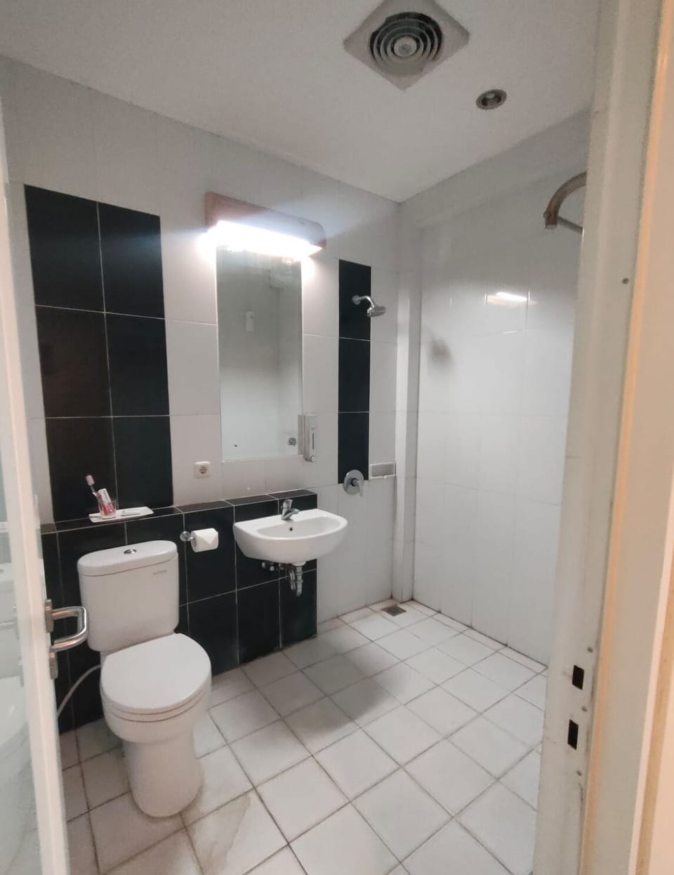 Junior Double Room, Mountain View | Bathroom | Shower, towels, soap, shampoo