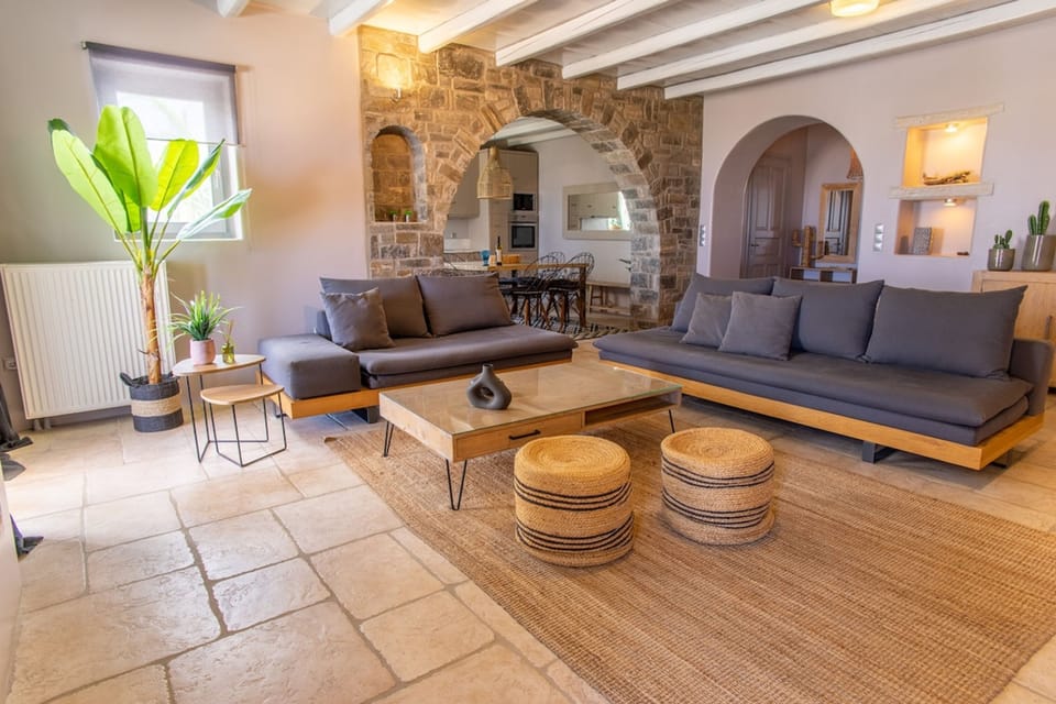 House | 4 bedrooms, desk