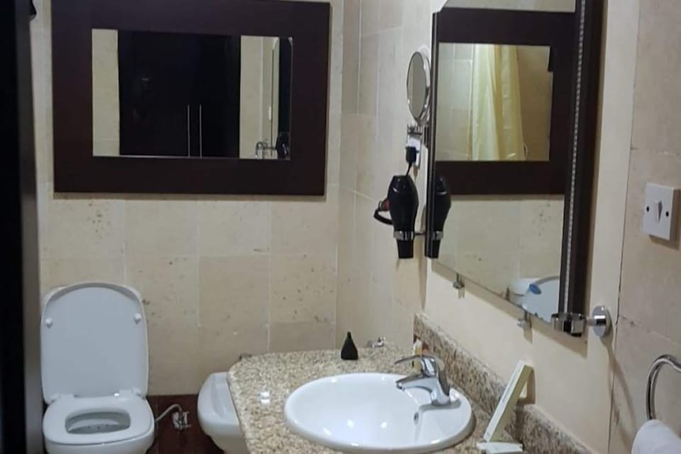 Economy Room, Balcony, Beach View | Bathroom | Towels, soap, shampoo, toilet paper