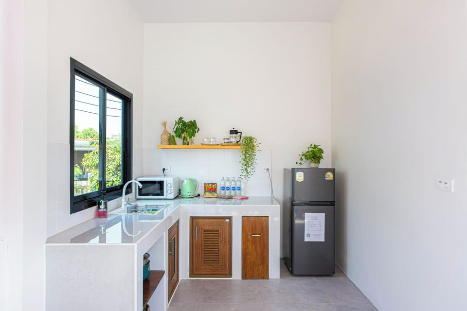 Superior Family Room | Private kitchen | Fridge, microwave