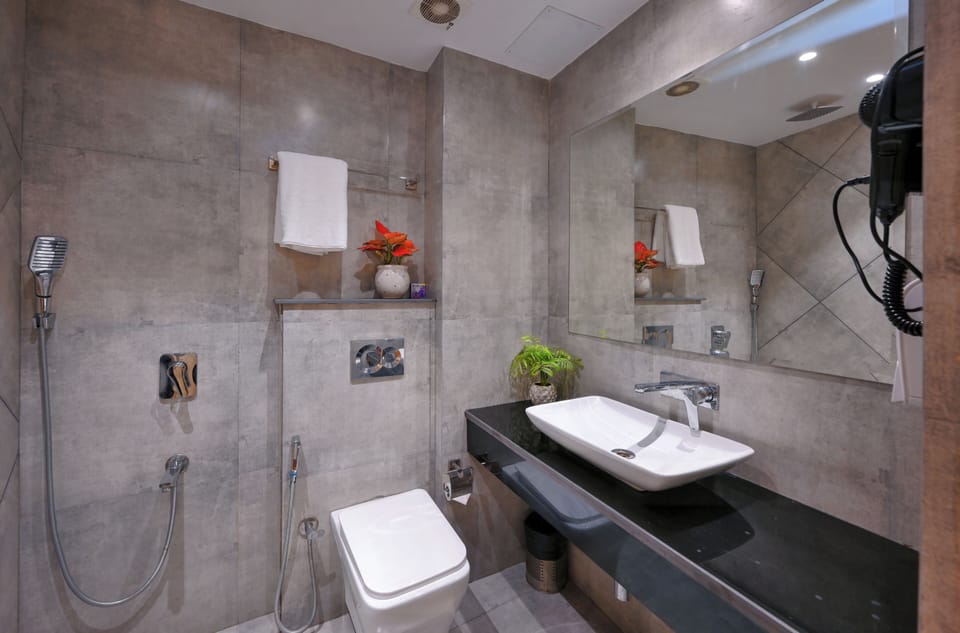 Deluxe Room | Bathroom | Slippers, bidet