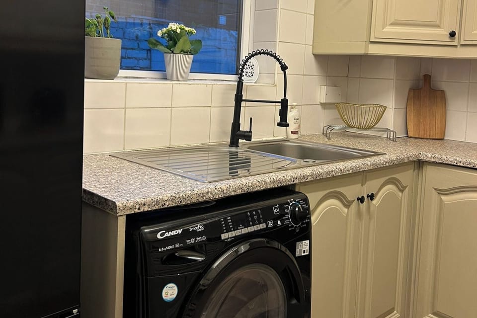 House | Private kitchen | Fridge, microwave, oven, stovetop