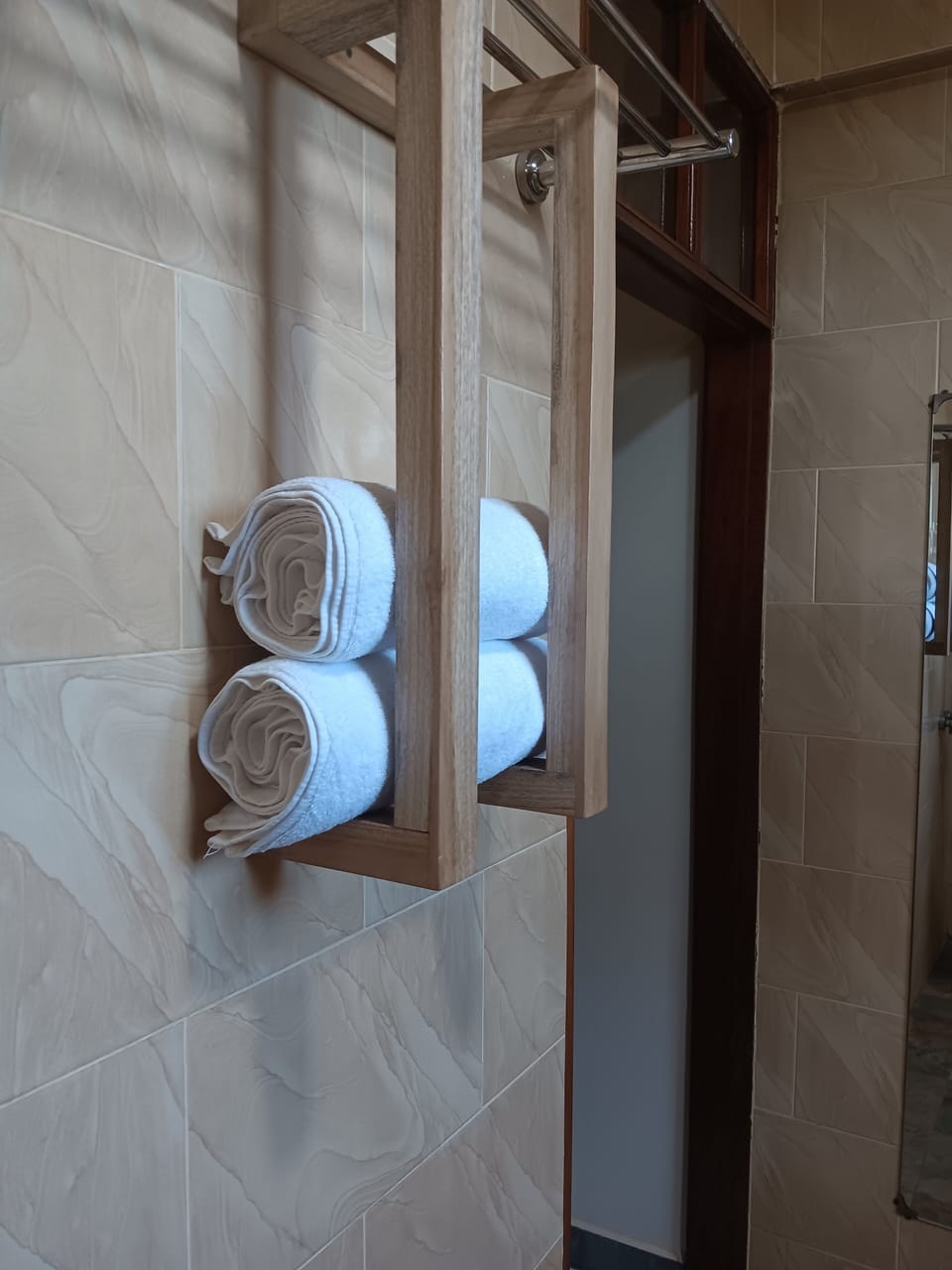 Deluxe Room, 1 Double Bed | Bathroom | Shower, free toiletries, slippers, towels