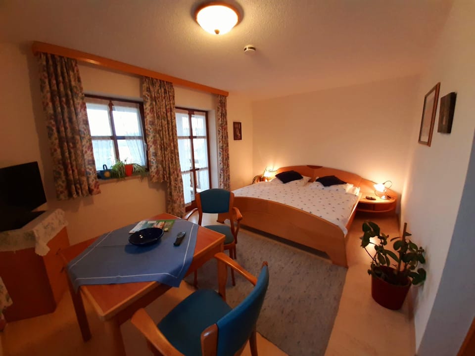 Double Room | Free cribs/infant beds, bed sheets