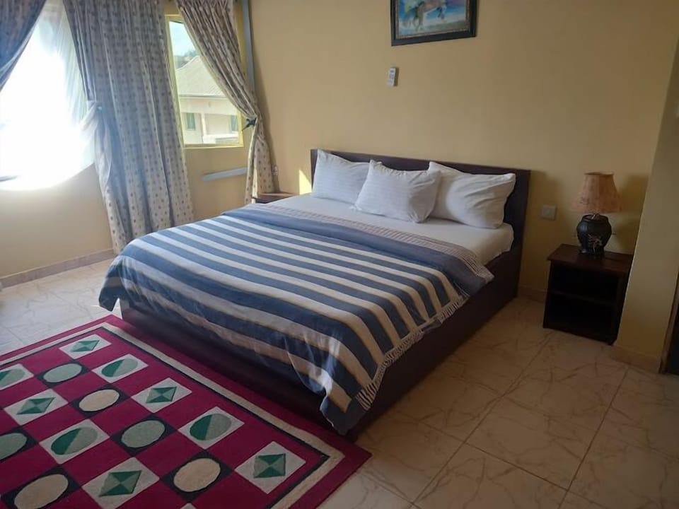 Comfort Room, Balcony, City View | Desk, laptop workspace, soundproofing, free WiFi