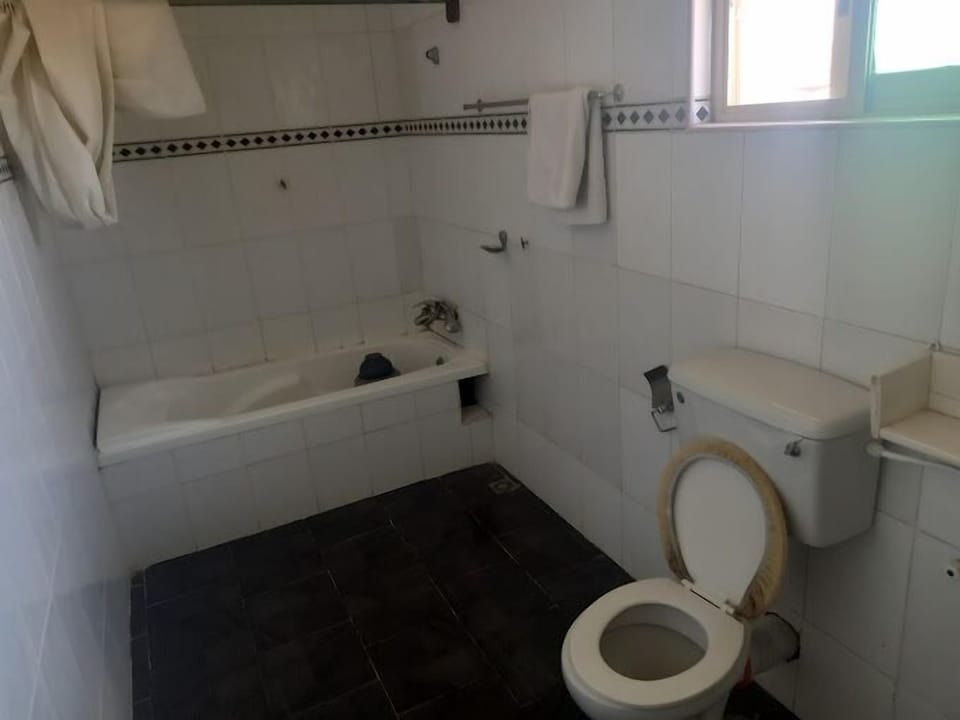 Comfort Room, Balcony, City View | Bathroom | Towels, soap, shampoo, toilet paper