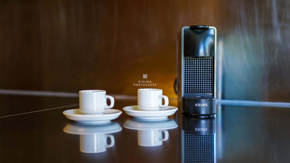 Microwave, oven, dishwasher, coffee/tea maker